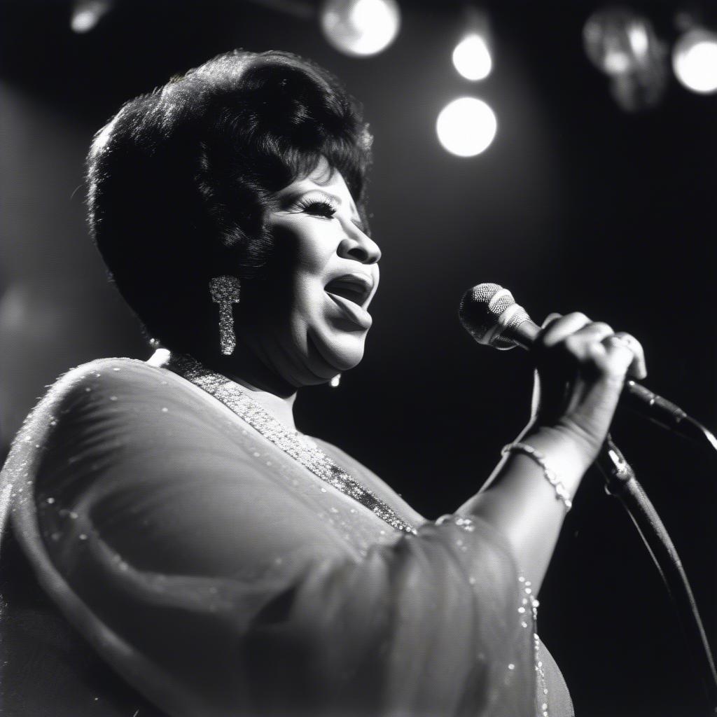 Aretha Franklin performing Chain of Fools